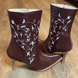 Indomables Women’s Leather Heeled Cowboy Boots size 7 stitched floral design